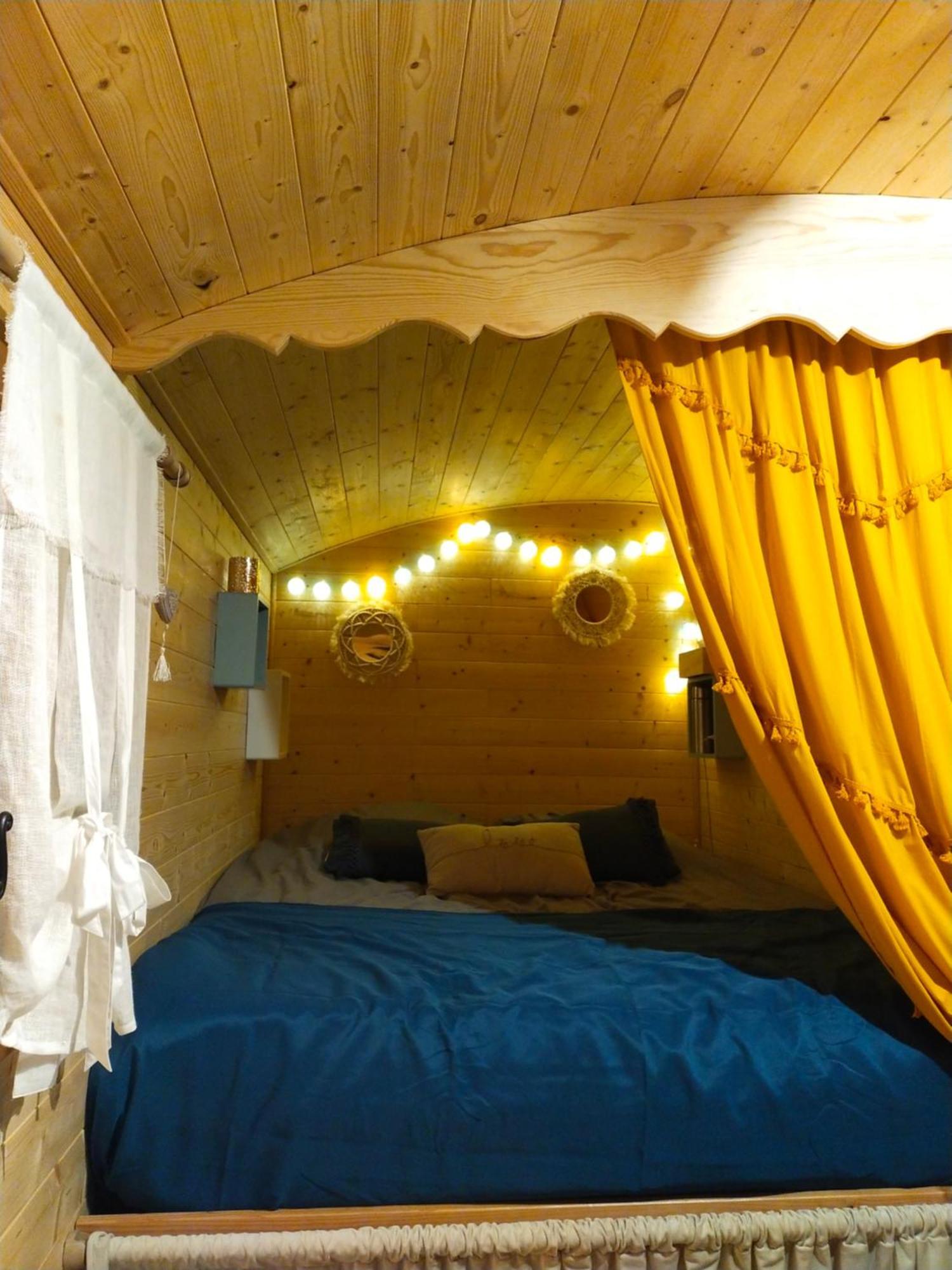 Hotel La Roulotte D'Elfes Thénac Esterno foto
